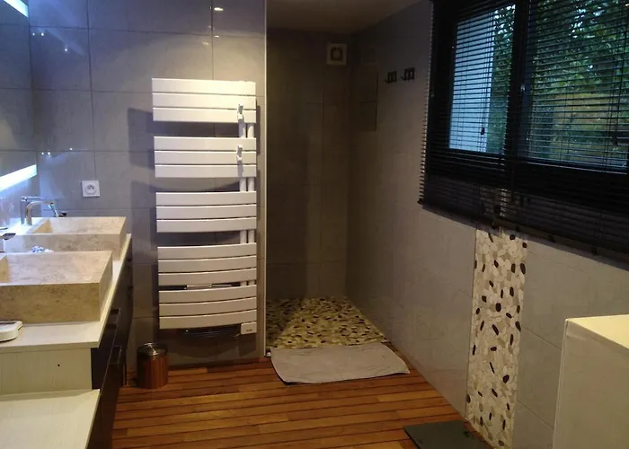 House With Heated Pool And Jacuzzi