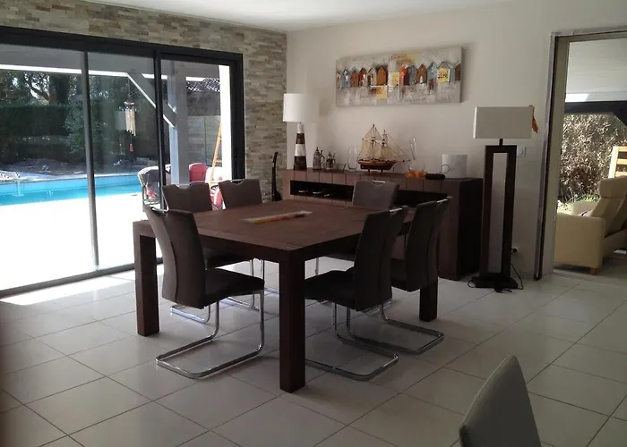 House With Heated Pool And Jacuzzi Villa