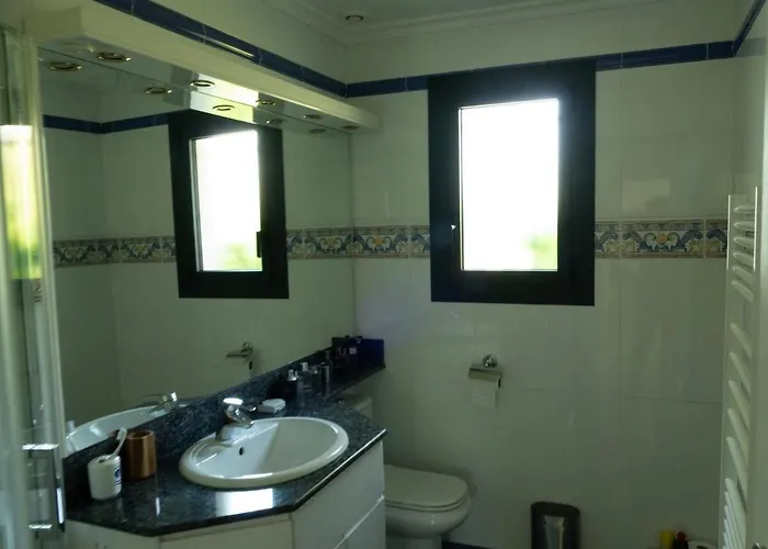 Villa House With Heated Pool And Jacuzzi *