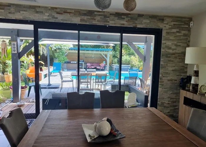 House With Heated Pool And Jacuzzi Villa