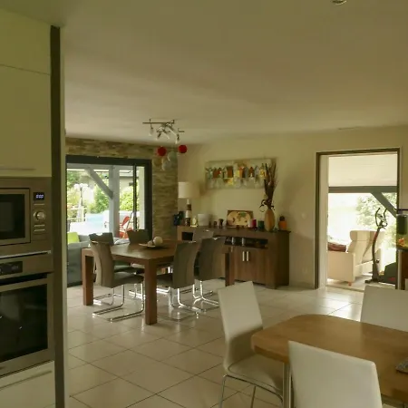 House With Heated Pool And Jacuzzi Villa